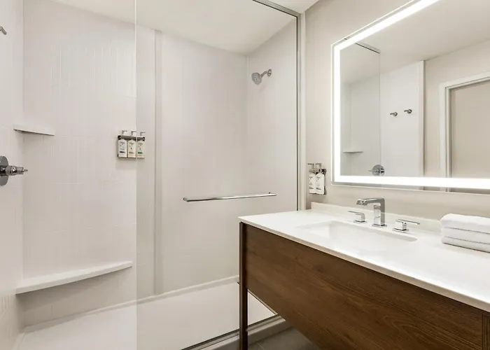 Staybridge By Ihg Hotel Rockford